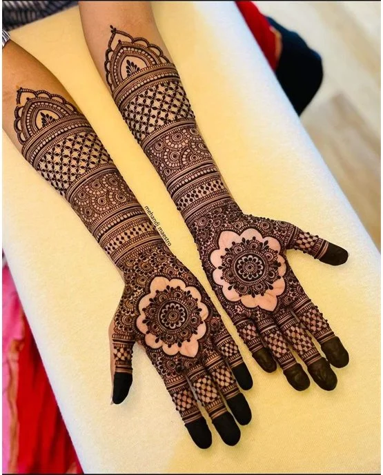 Lace Arch Theme Using Modern Full Hand Mehndi Design